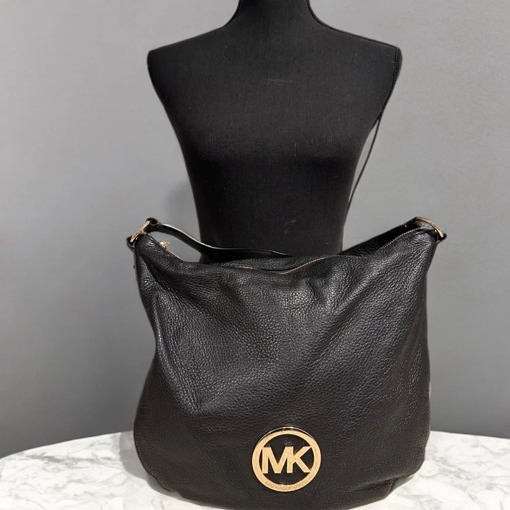 Michael Kors MK Fulton Large Hobo Shoulder Bag Black Pebbled Leather Gold Rings